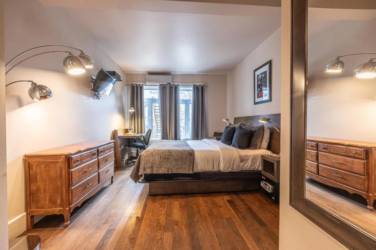 Petit Hotel - Cafe Krieghoff Quebec City