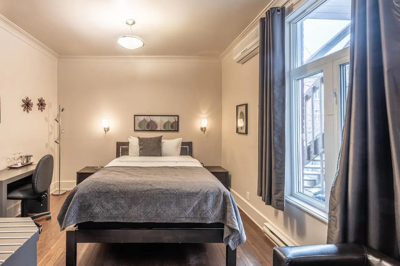 Petit Hotel - Cafe Krieghoff Quebec City