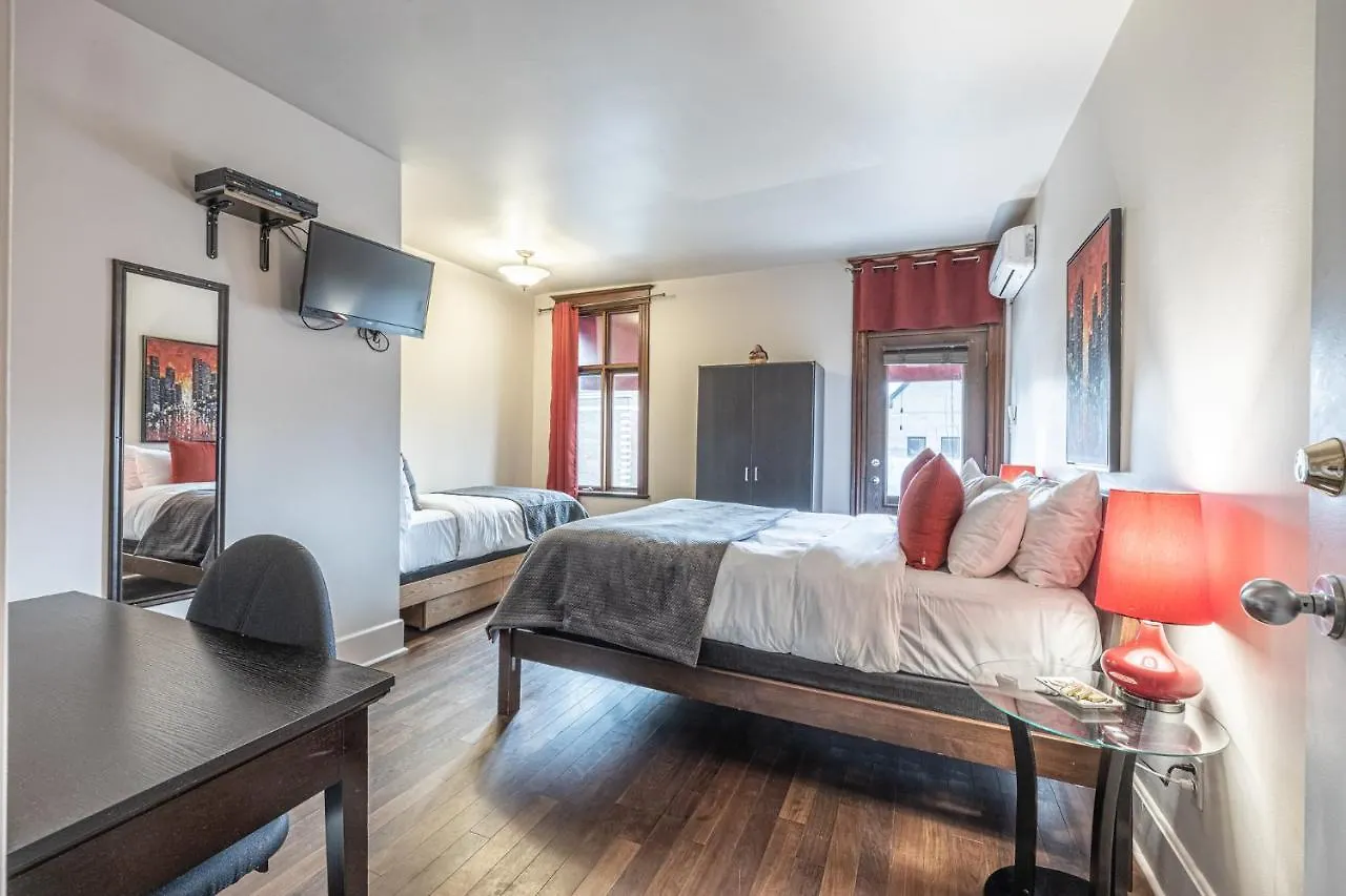 Petit Hotel - Cafe Krieghoff Quebec City 3*,