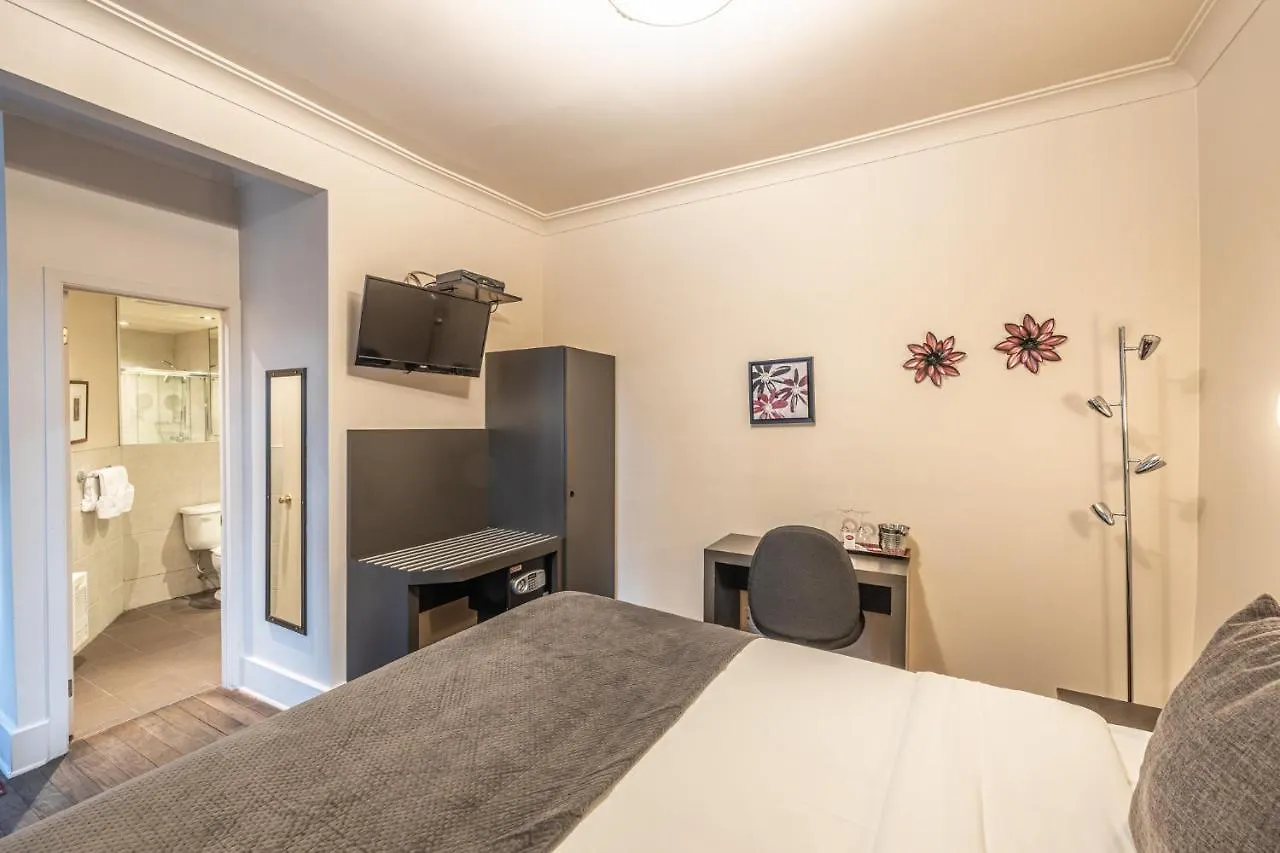 Petit Hotel - Cafe Krieghoff Quebec City Kanada