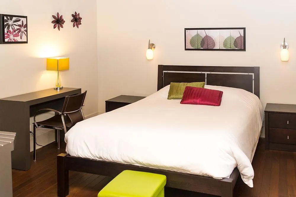 Petit Hotel - Cafe Krieghoff Quebec City