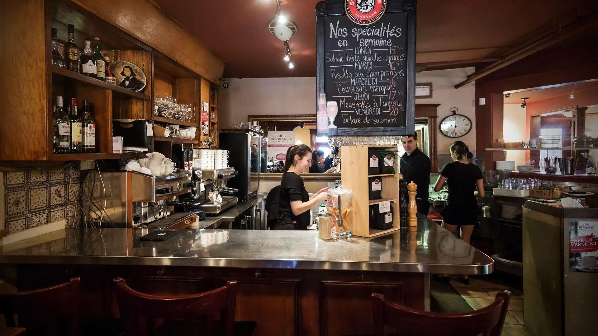 Petit Hotel - Cafe Krieghoff Quebec City