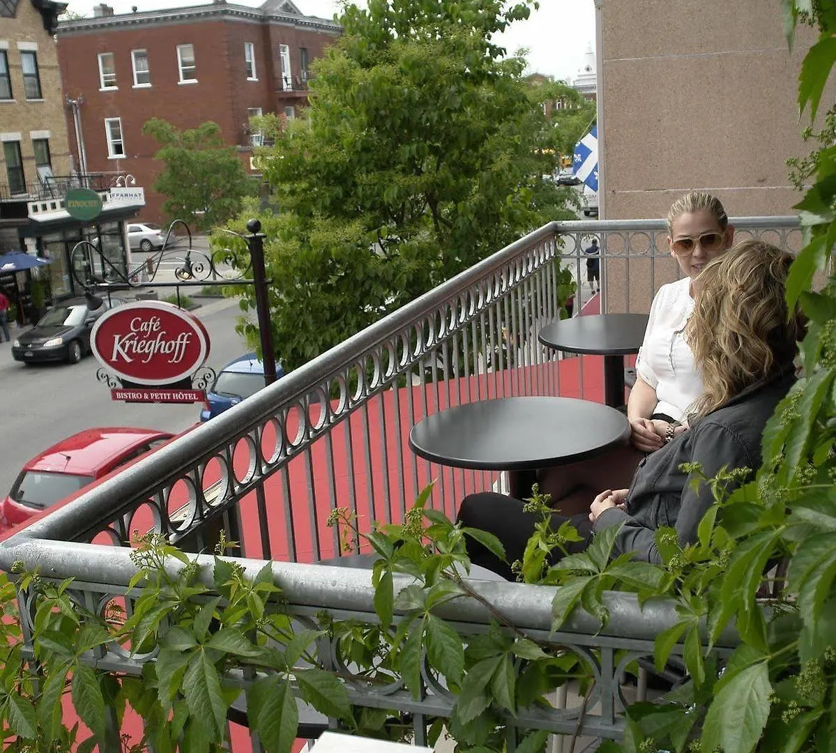 Petit Hotel - Cafe Krieghoff Quebec City