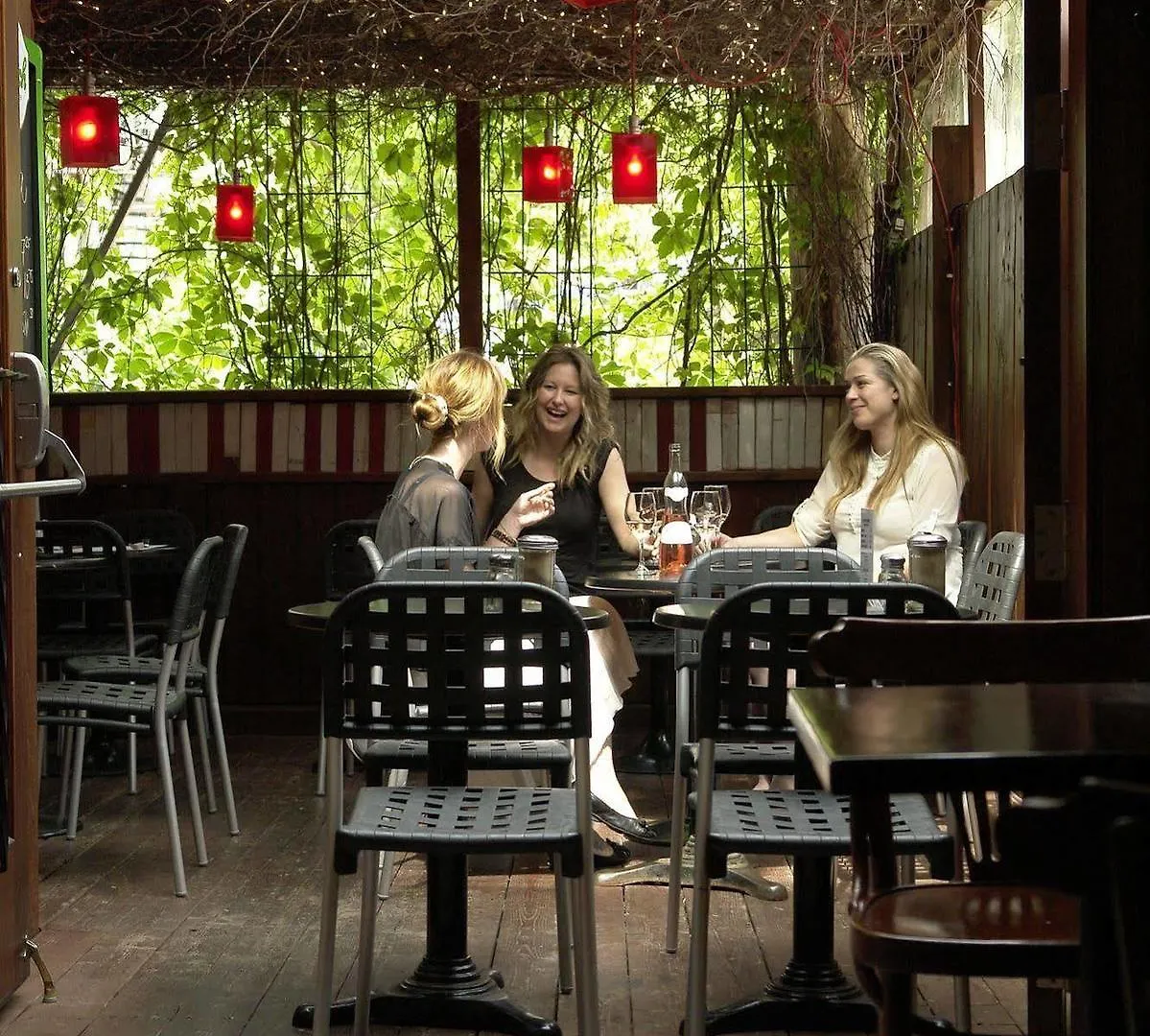 Petit Hotel - Cafe Krieghoff Quebec City
